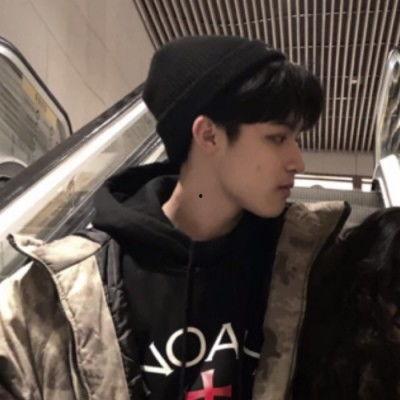 老网红男男情侣网名,网红情侣网名背后的甜蜜故事