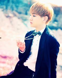 男人m字头男明星,盘点那些魅力四溢的男性偶像