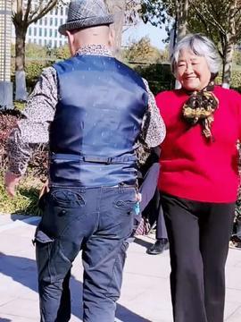 头条最红老人,从平凡到传奇的蜕变之路